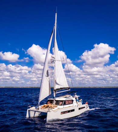 Aventura Catamaran:12