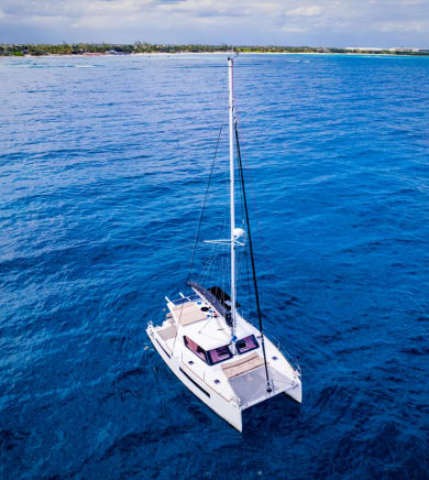 Aventura Catamaran:16