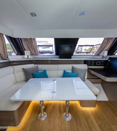 Aventura Catamaran:2