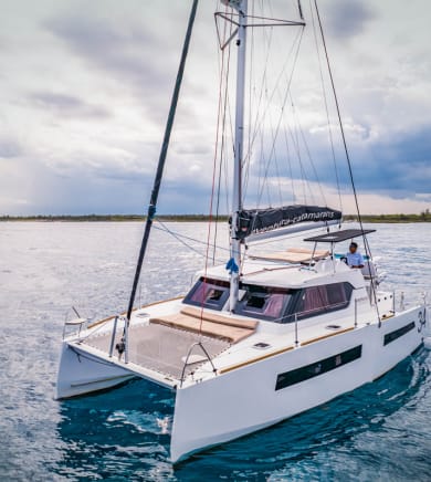 Aventura Catamaran:26