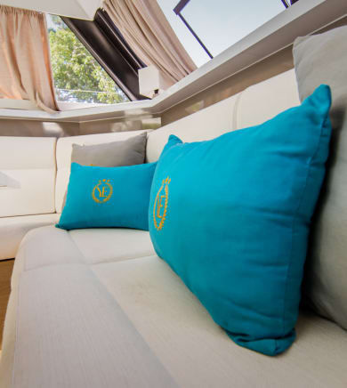 Aventura Catamaran:3