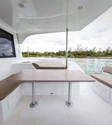 Aventura Catamaran:4