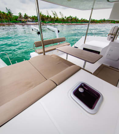 Aventura Catamaran:6