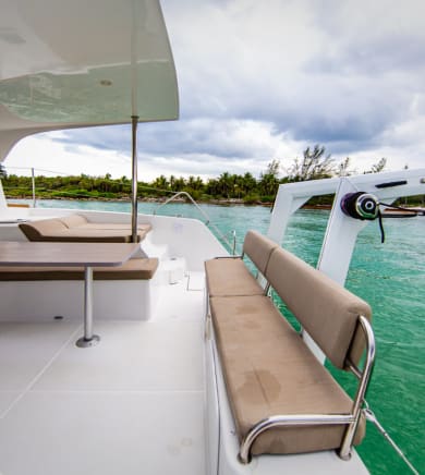 Aventura Catamaran:9