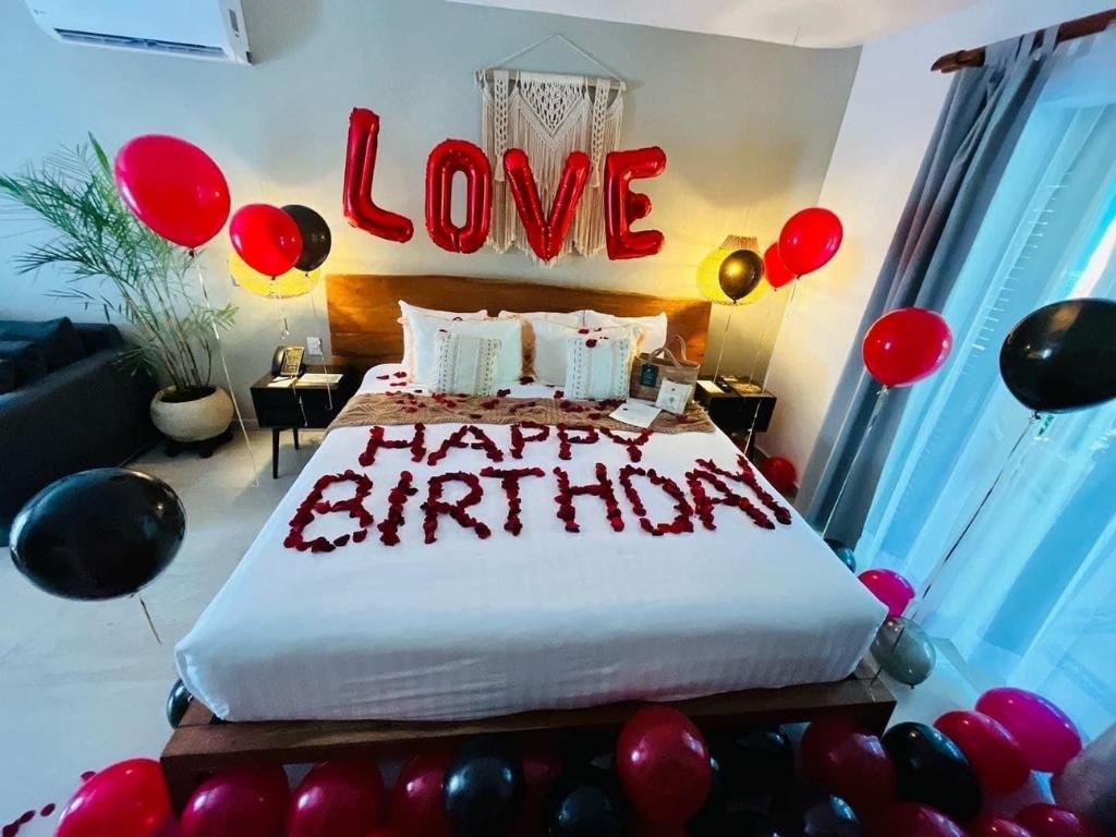 Balloons and Decorations (10)