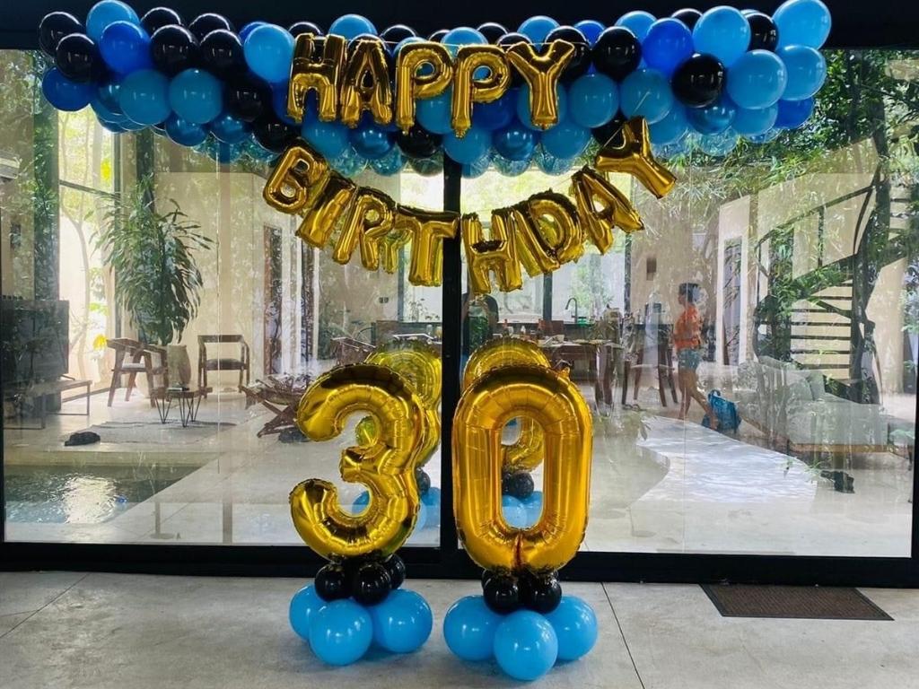 Balloons and Decorations (2)