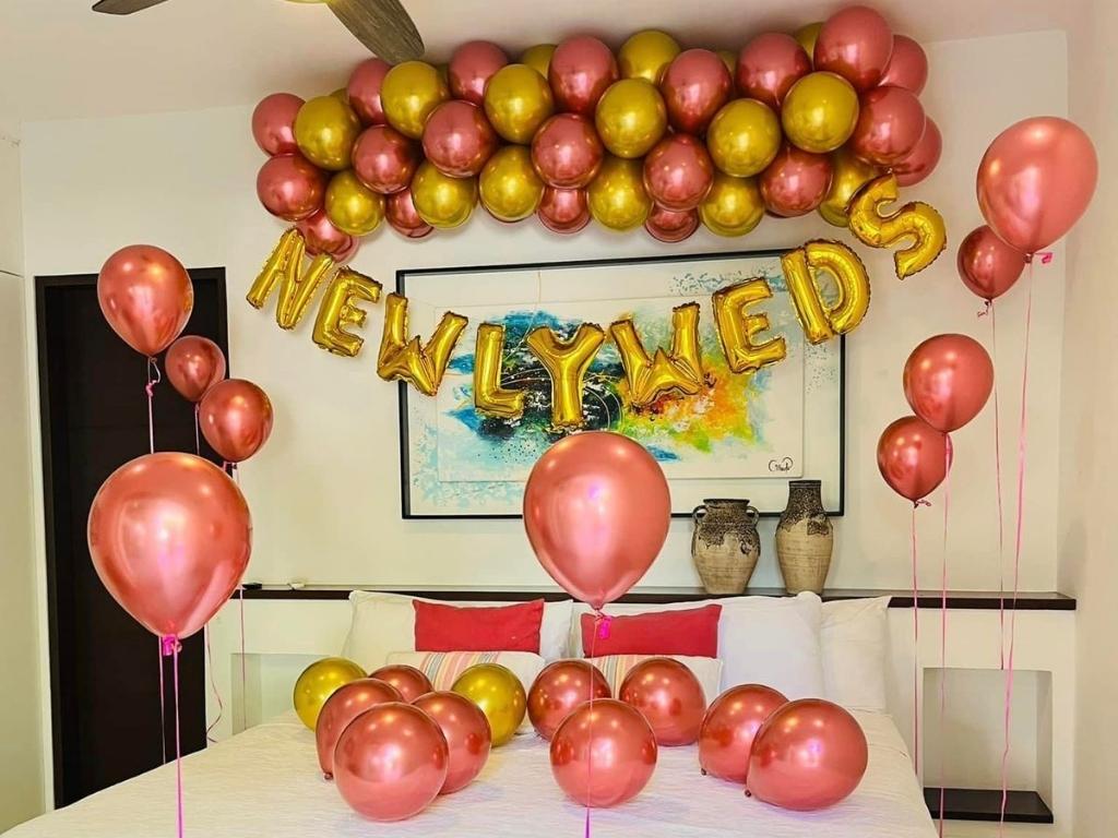 Balloons and Decorations (21)