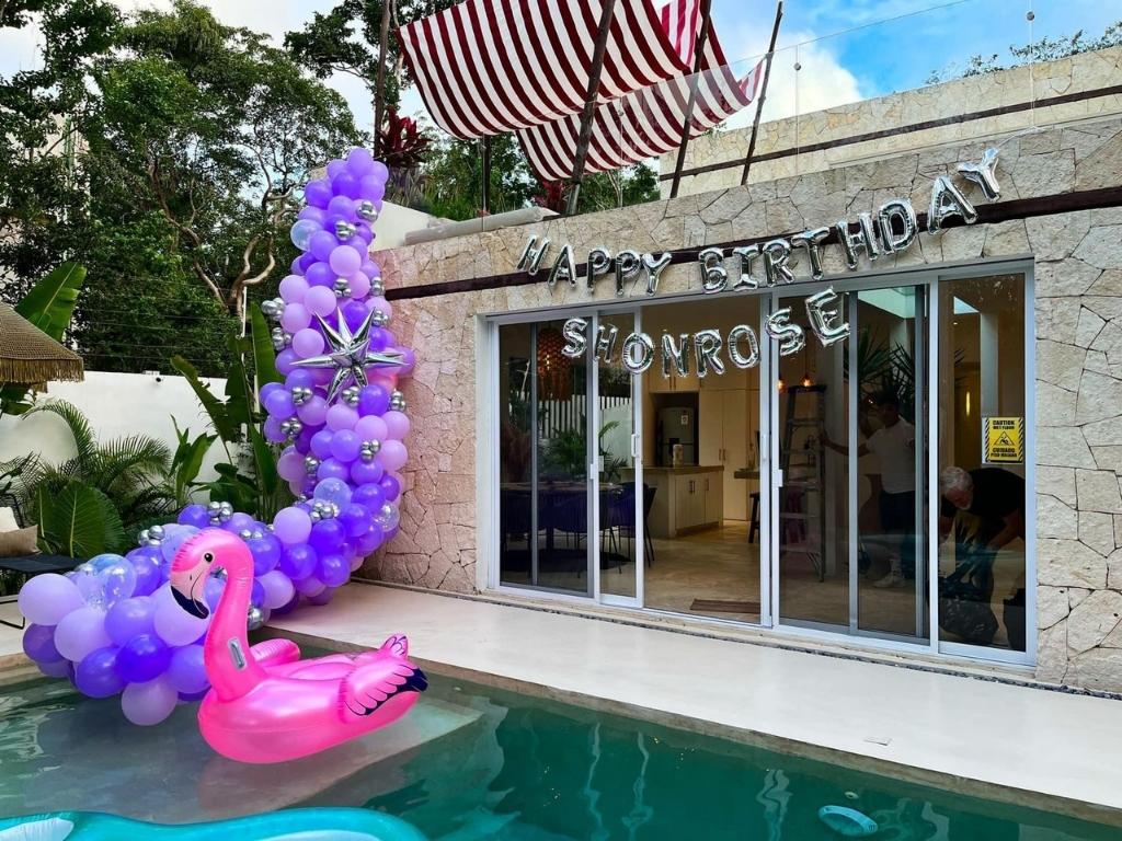 Balloons and Decorations (22)