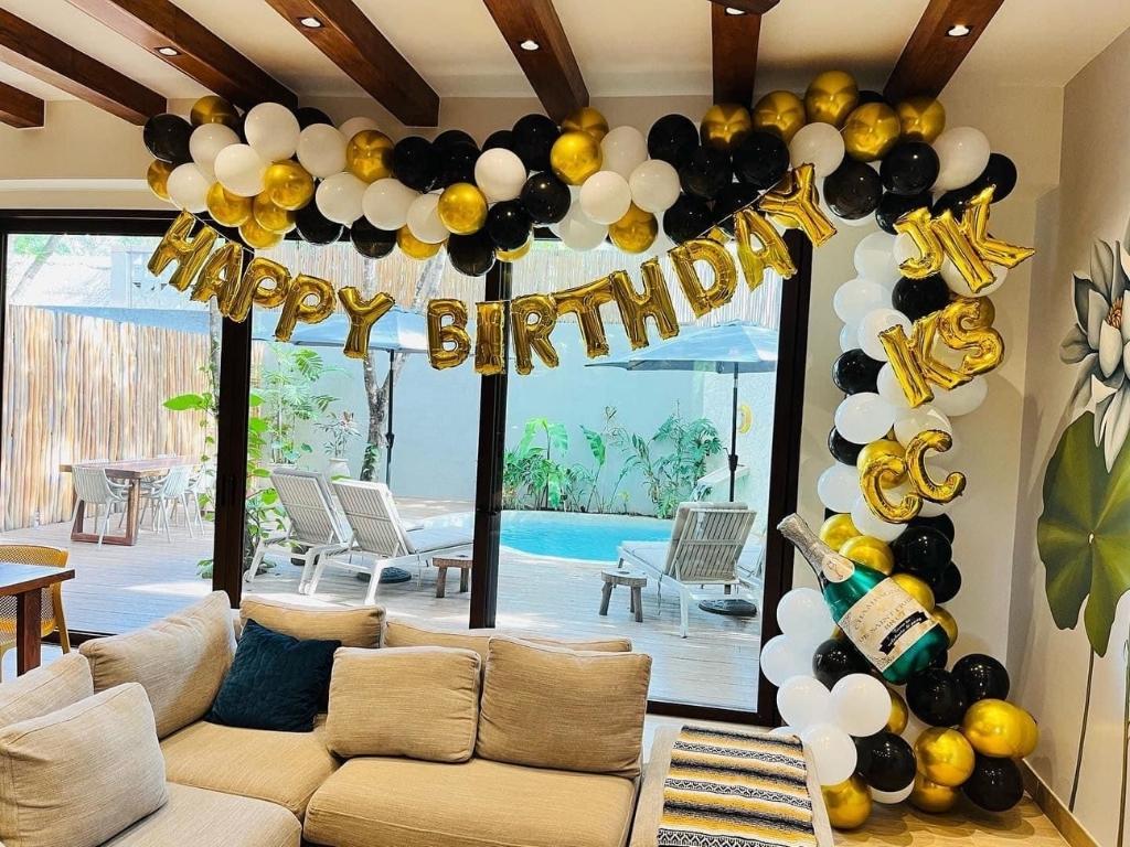 Balloons and Decorations (23)