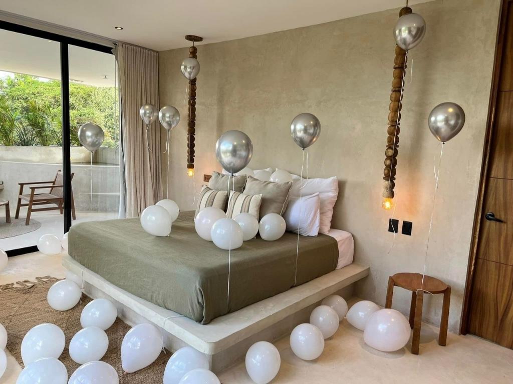 Balloons and Decorations (24)