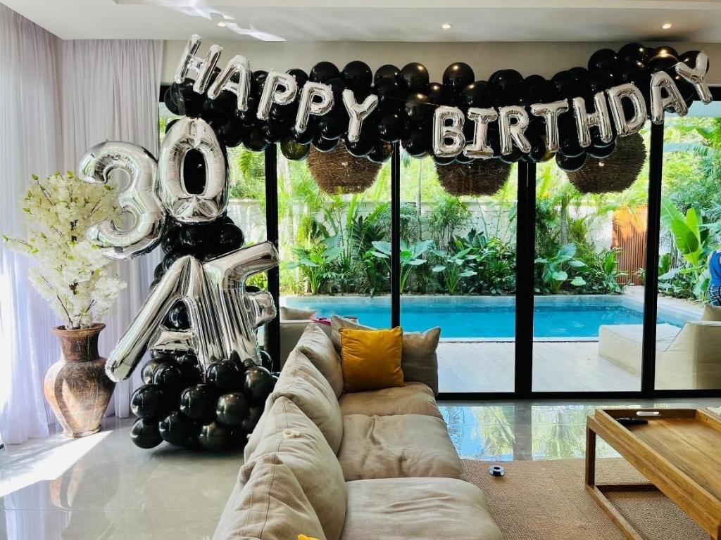 Balloons and Decorations (25)