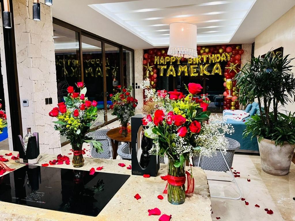 Balloons and Decorations (29)