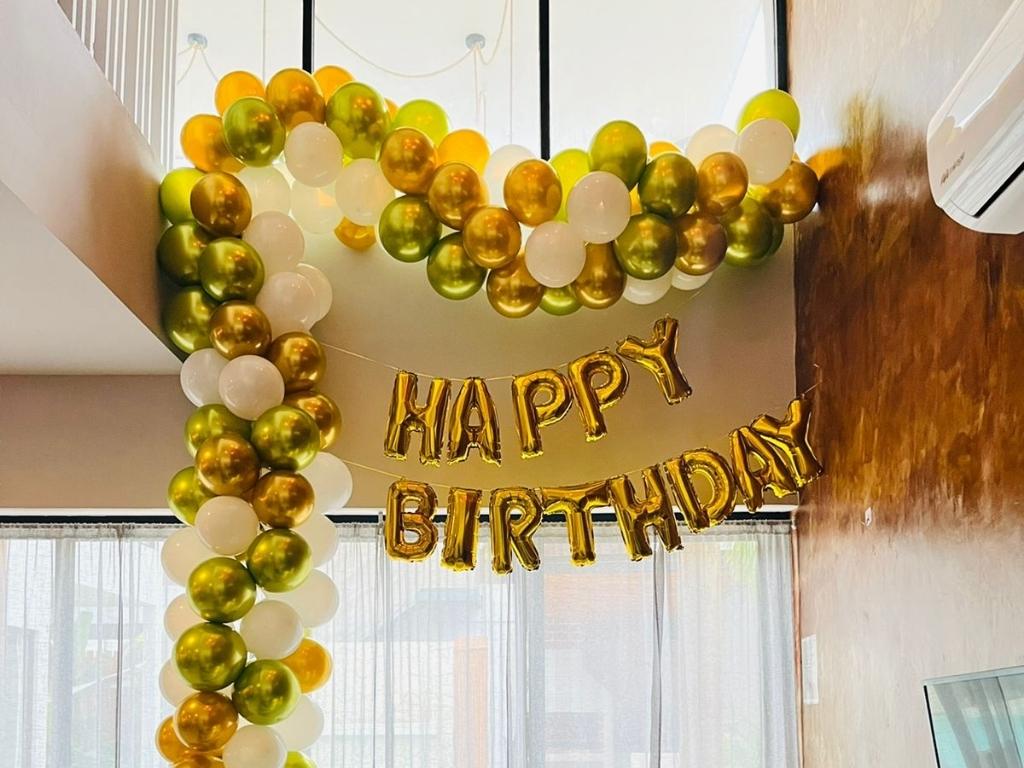 Balloons and Decorations (34)