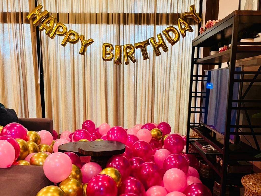 Balloons and Decorations (37)