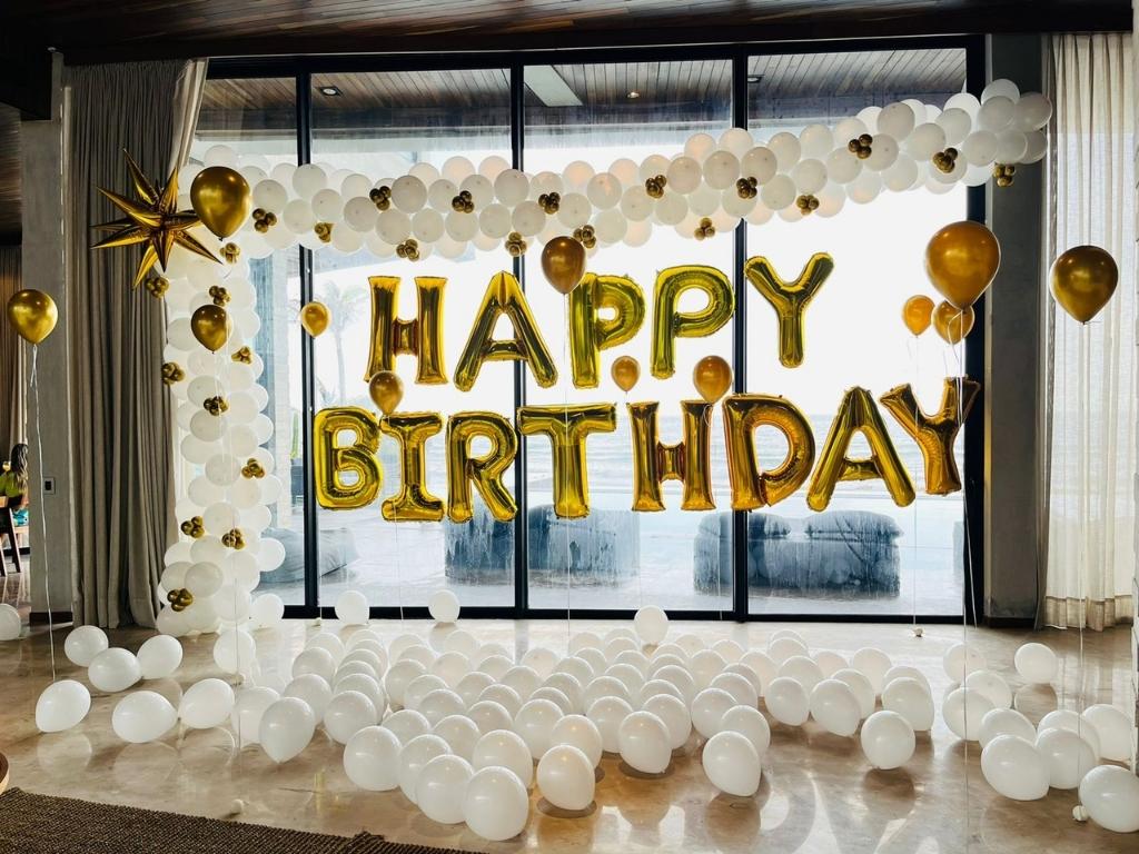 Balloons and Decorations (41)