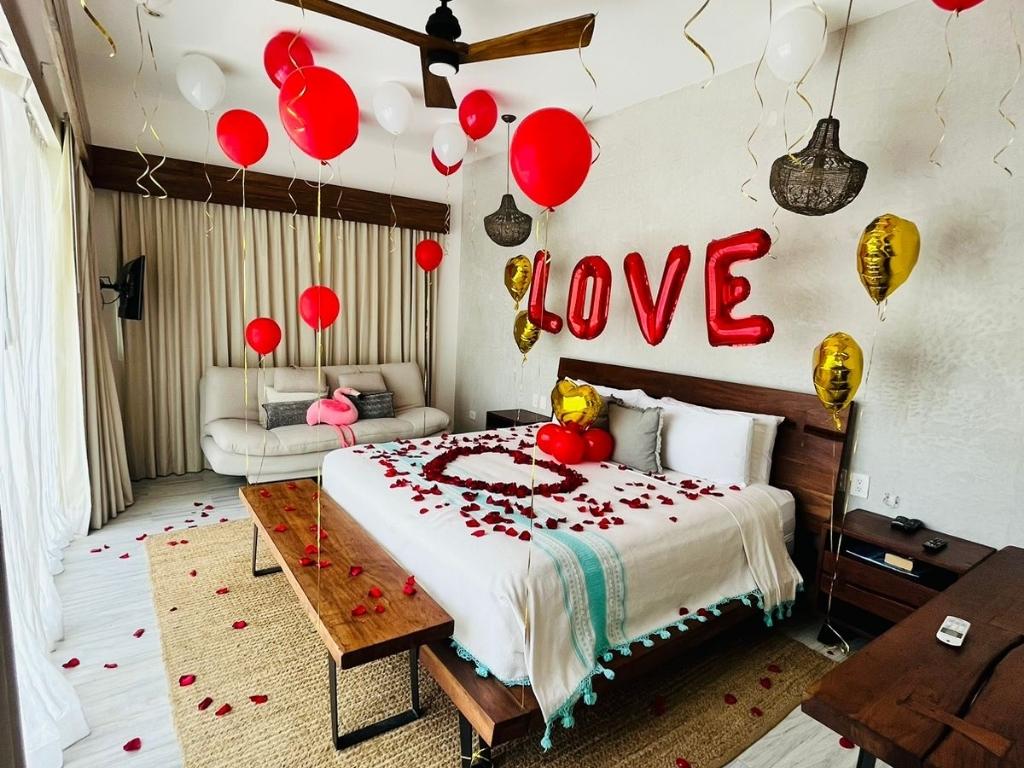 Balloons and Decorations (54)