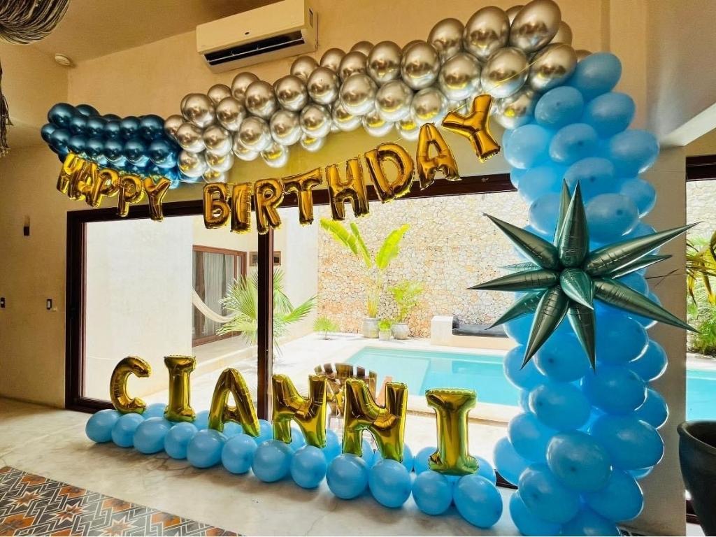 Balloons and Decorations (9)