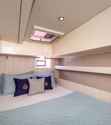 Catamaran Leopard (The Office):11