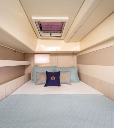 Catamaran Leopard (The Office):14