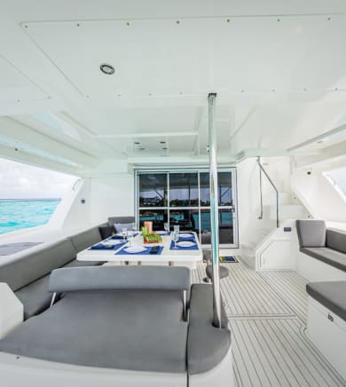 Catamaran Leopard (The Office):18