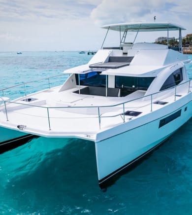 Catamaran Leopard (The Office):25