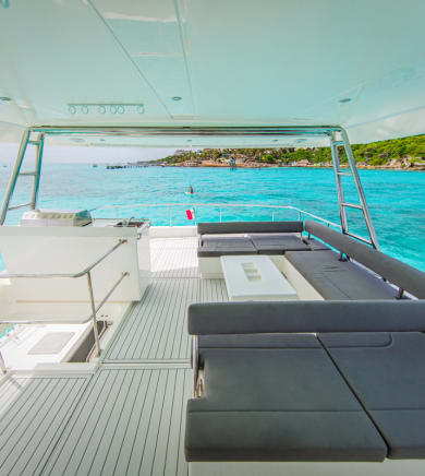 Catamaran Leopard (The Office):35