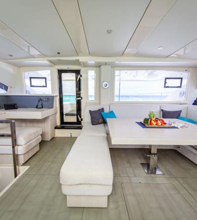 Catamaran Leopard (The Office):4