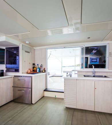 Catamaran Leopard (The Office):44