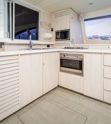 Catamaran Leopard (The Office):46