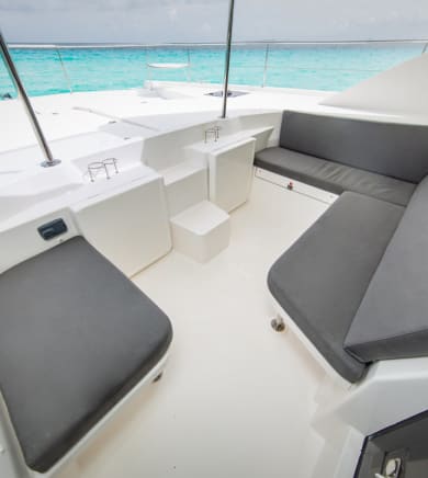 Catamaran Leopard (The Office):48