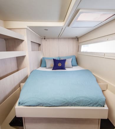 Catamaran Leopard (The Office):8