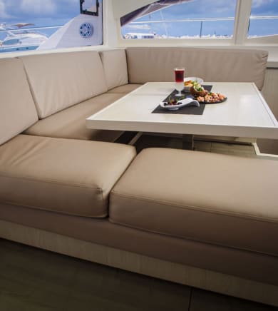 Catamaran Leopard:19