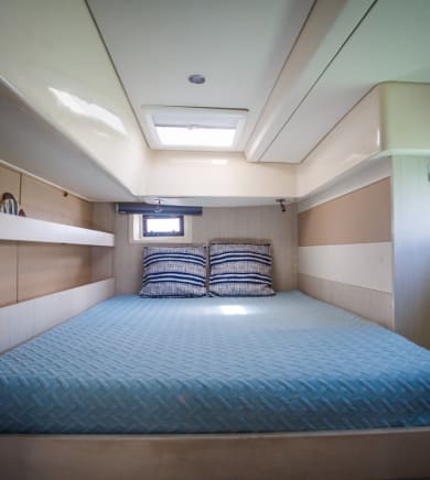 Catamaran Leopard:26