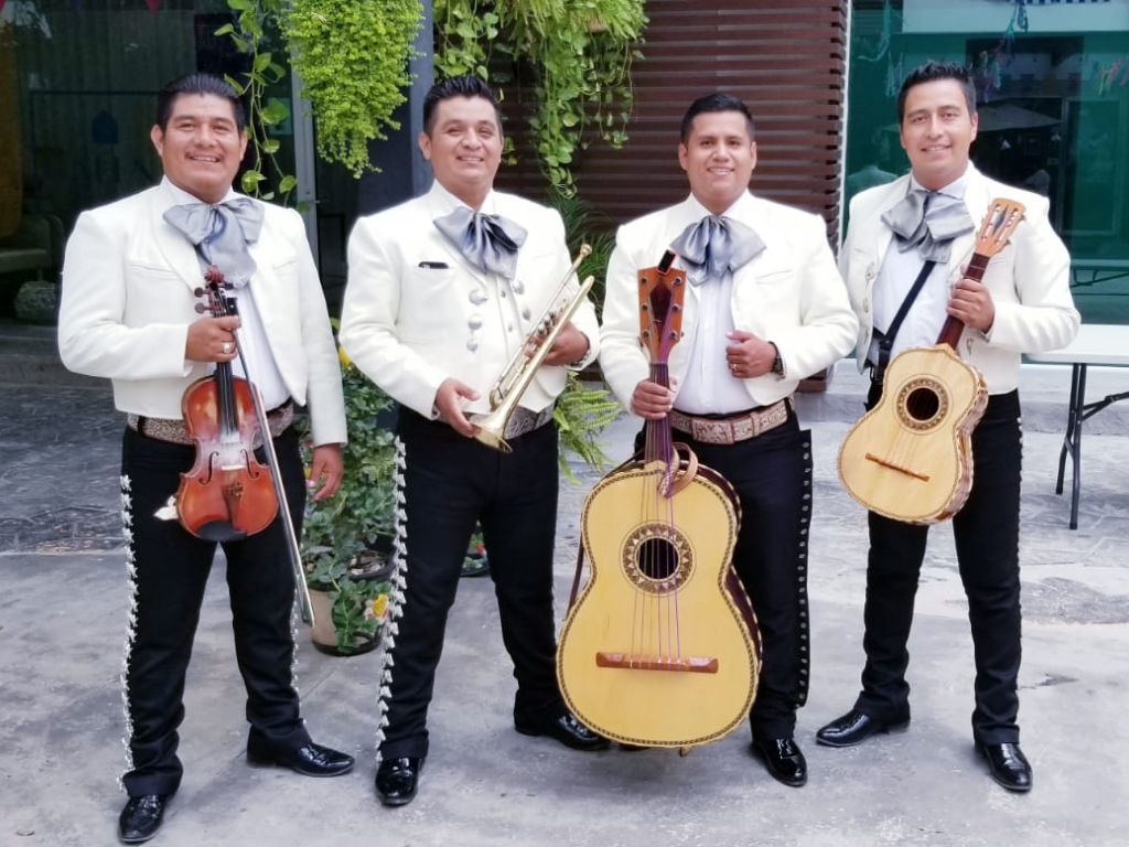 Mariachis (8)