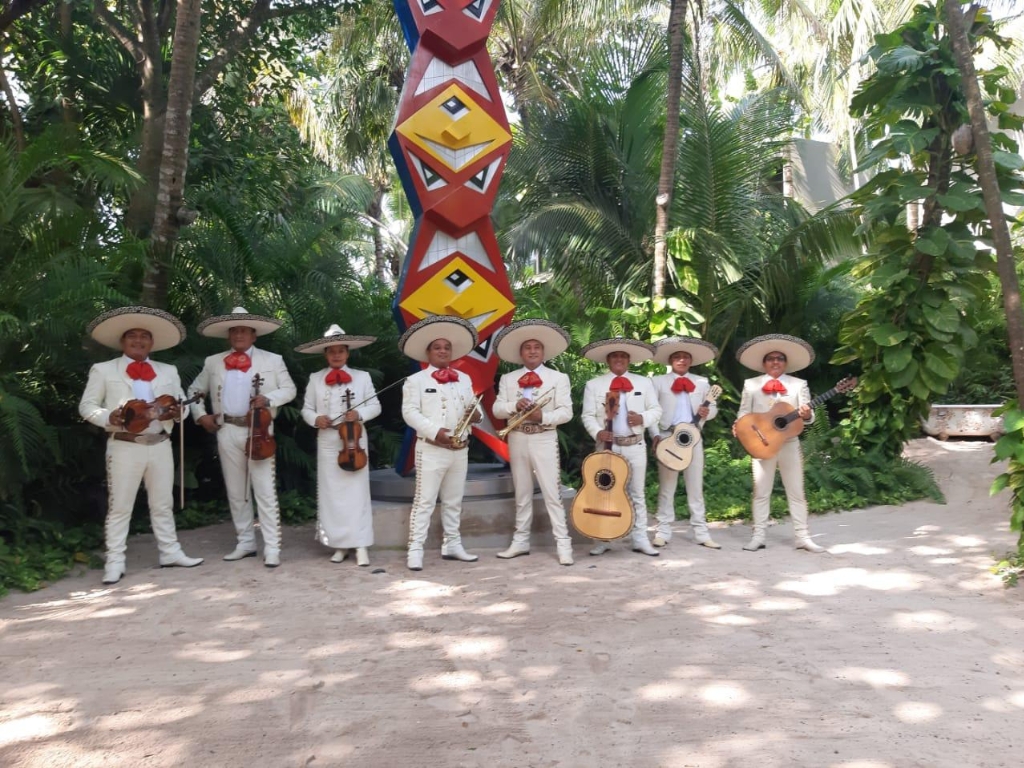 Mariachis (9)